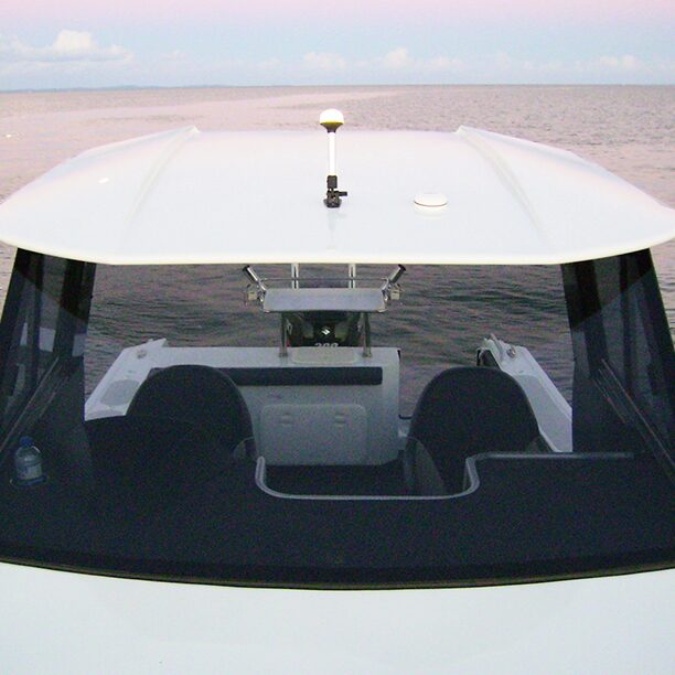 Centre console hardtop with wraparound screen